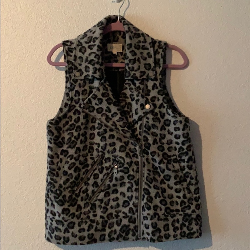 Gray Leopard Print Fleece Vest